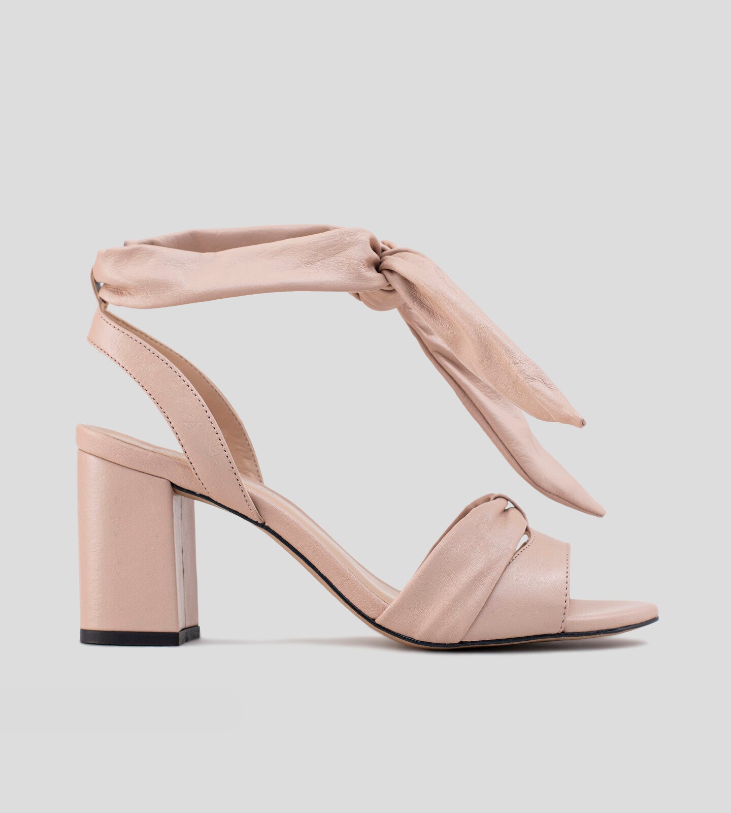 Tipos de Amarração de Sandália: Qual o Ideal para Você?