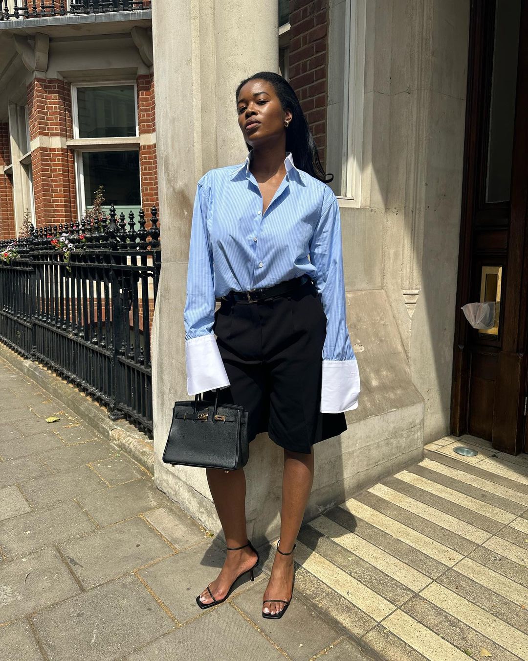 Além do Sapato: Roupas Confortáveis e Elegantes para Profissionais em Pé