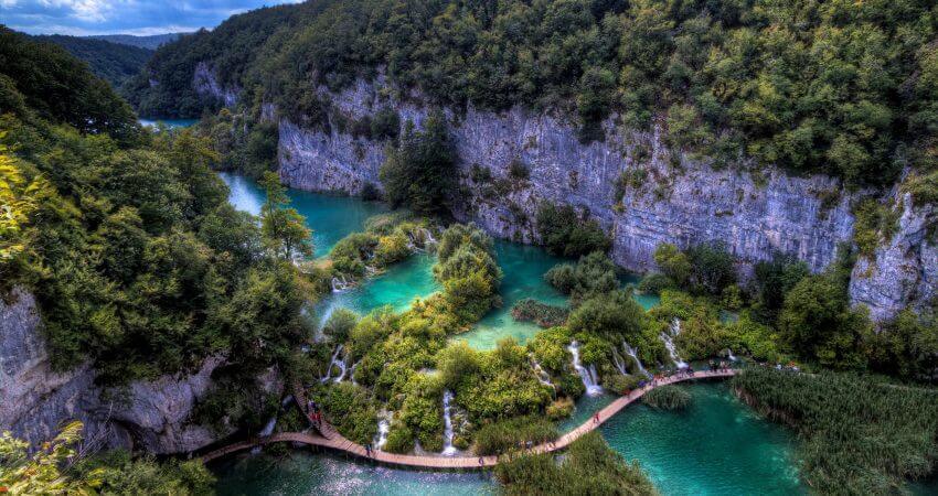 Explorando as Montanhas Coloridas de Zangye Danxia na China