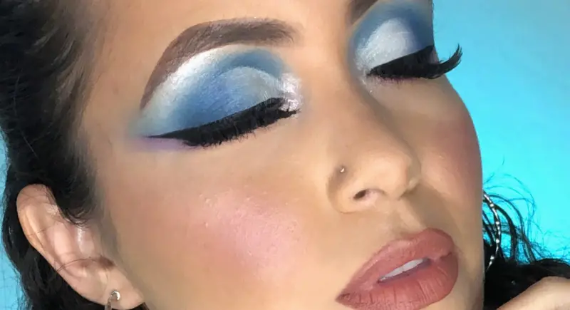 Pele Impecável: Como Fazer a Maquiagem Durar a Noite Toda no Verão