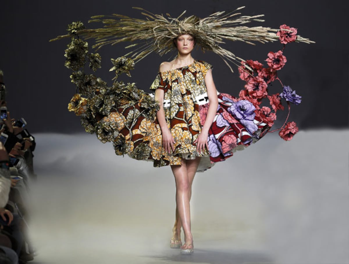 Acessórios que Falam: O Poder das Joias e Óculos no Universo da Arte