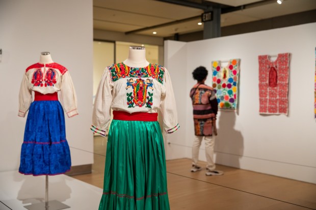 Vernissages e Eventos: Looks Inteligentes para Causar Impacto no Mundo da Arte