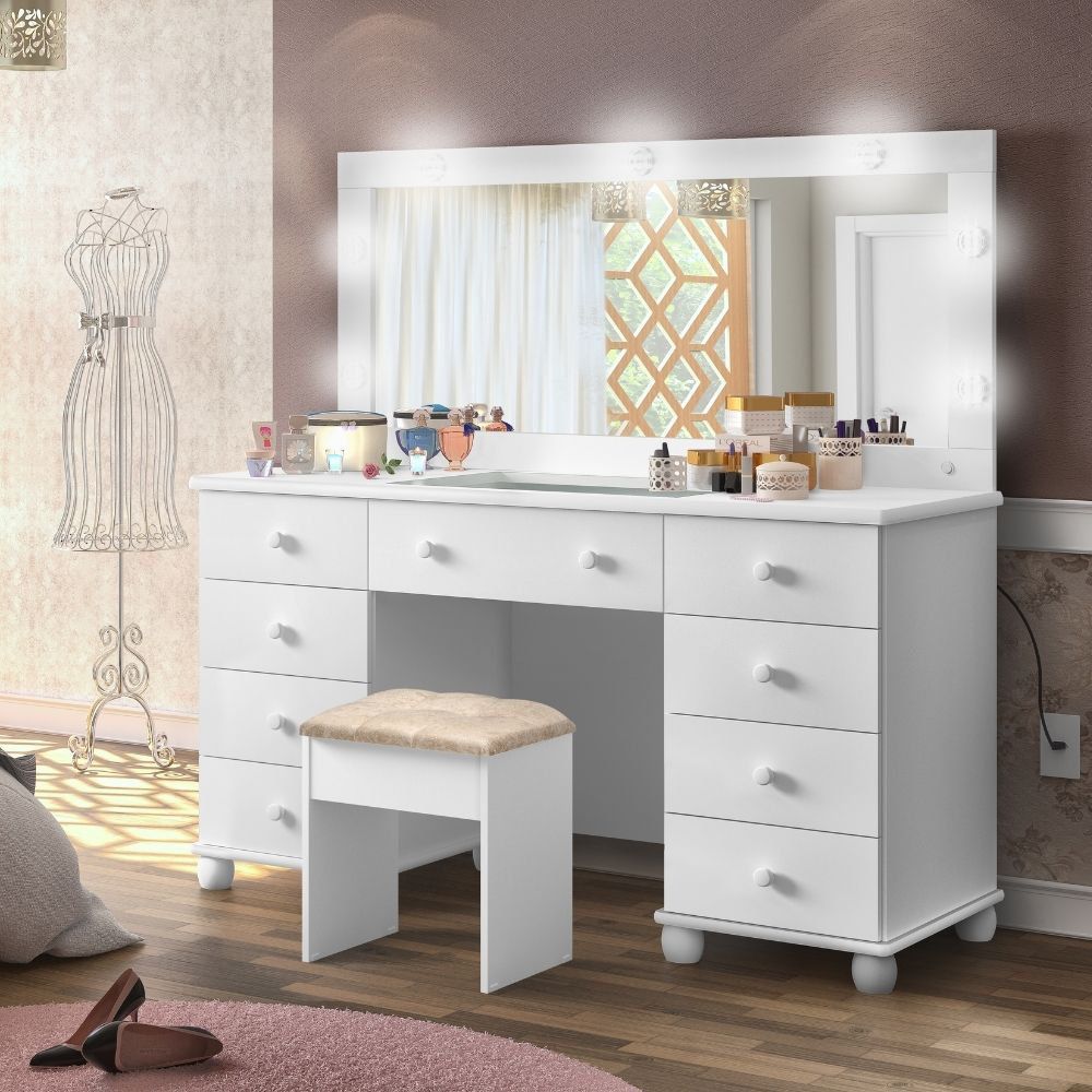 Preços e Onde Comprar a Sua; Penteadeiras Suspensas: Otimize Espaço com Estilo e Funcionalidade; Transforme Seu Canto de Beleza: Dicas de Organização para Penteadeiras; Penteadeira com Espelho e Iluminação: O Segredo para uma Maquiagem Impecável