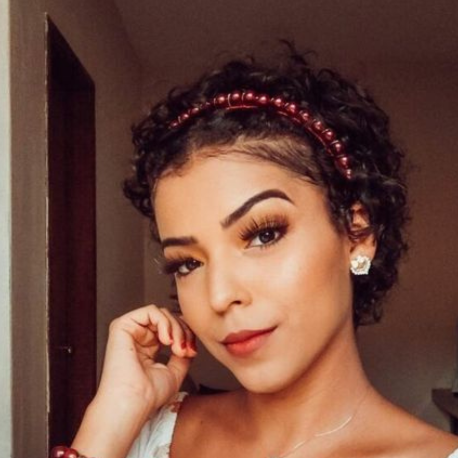 Penteados Rápidos para Cabelo Cacheado Curto: 5 Opções para o Dia a Dia