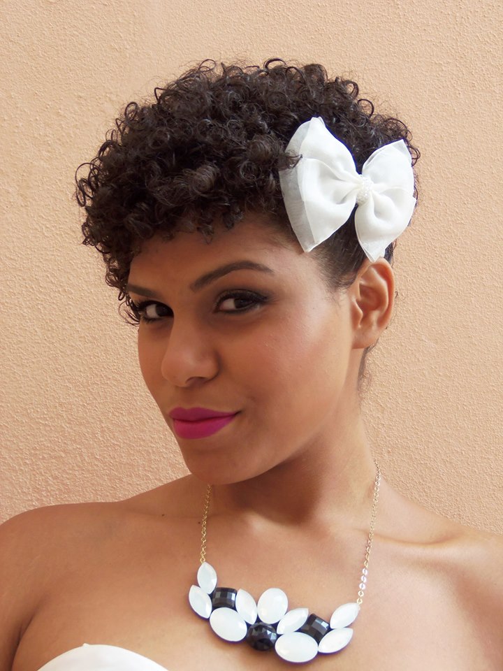 Inspirações de Penteados com Lenços para Cabelos Cacheados Curtos