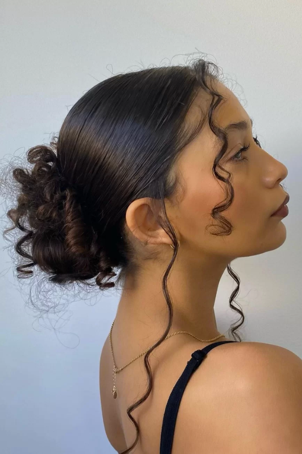 Penteados Rápidos para Cabelo Cacheado Curto: 5 Opções para o Dia a Dia