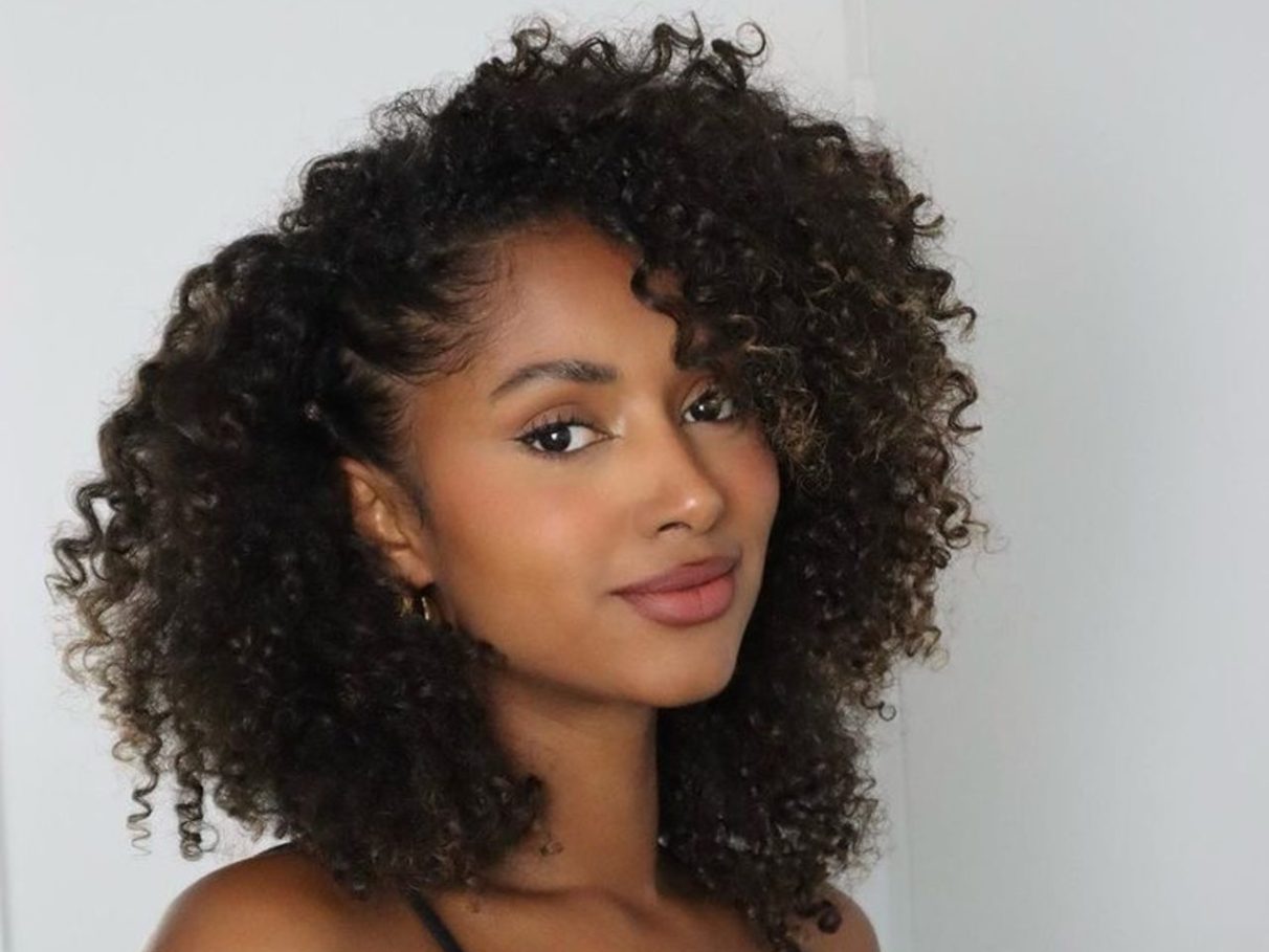 Guia Completo de Fitagem para Cabelos Cacheados Curtos