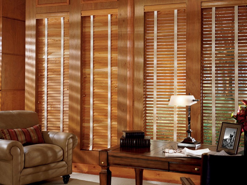 Decoração com persianas de madeira: tendências e estilos