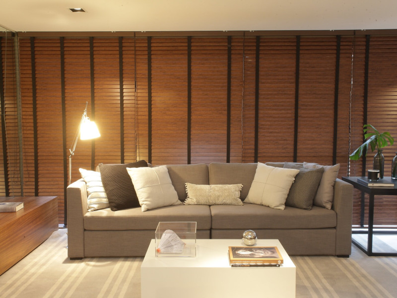 Decoração com persianas de madeira: tendências e estilos