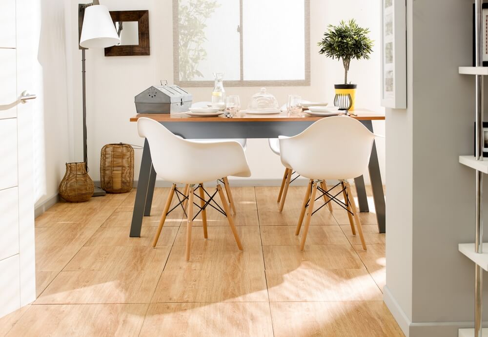 Piso Cerâmico Amadeirado: Economia e Estilo para Áreas Externas e Internas