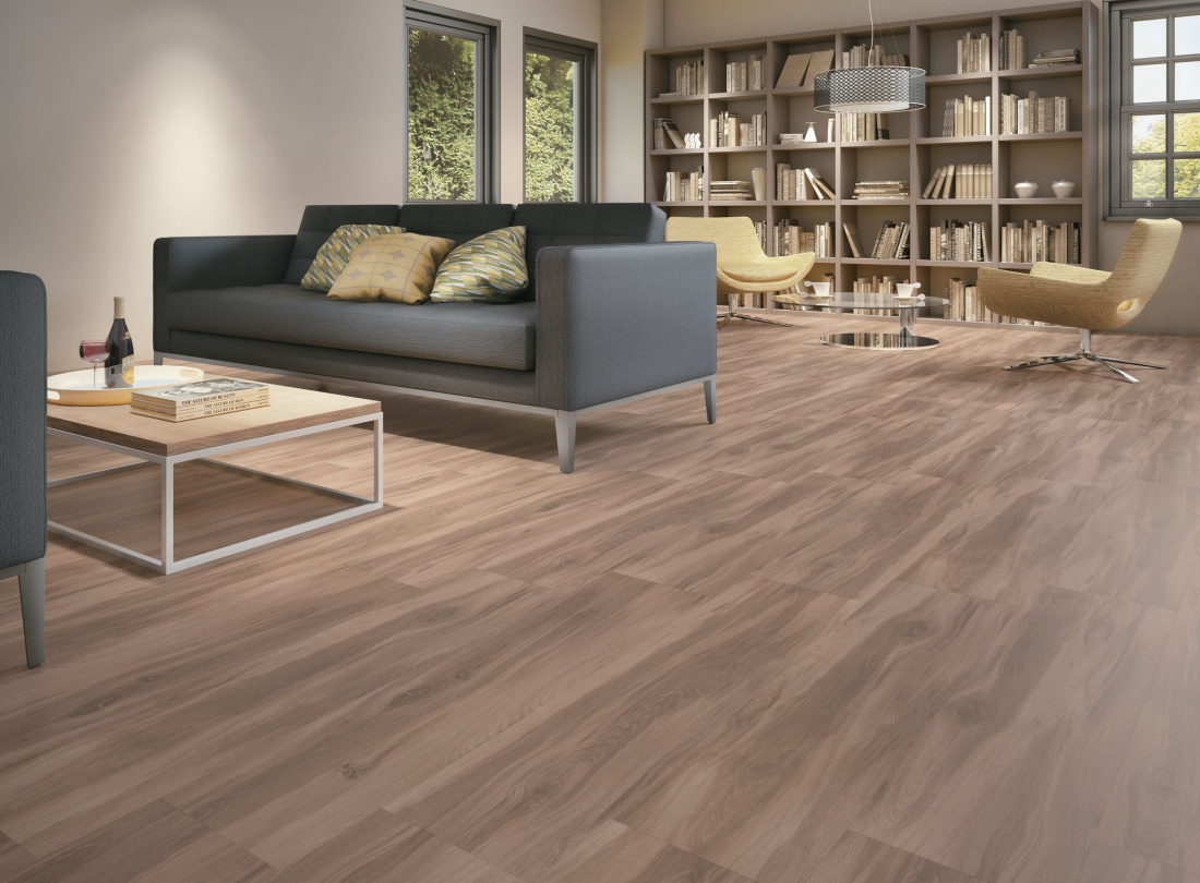 Instalação de Pisos que Imitam Madeira: DIY ou Contratar um Profissional?