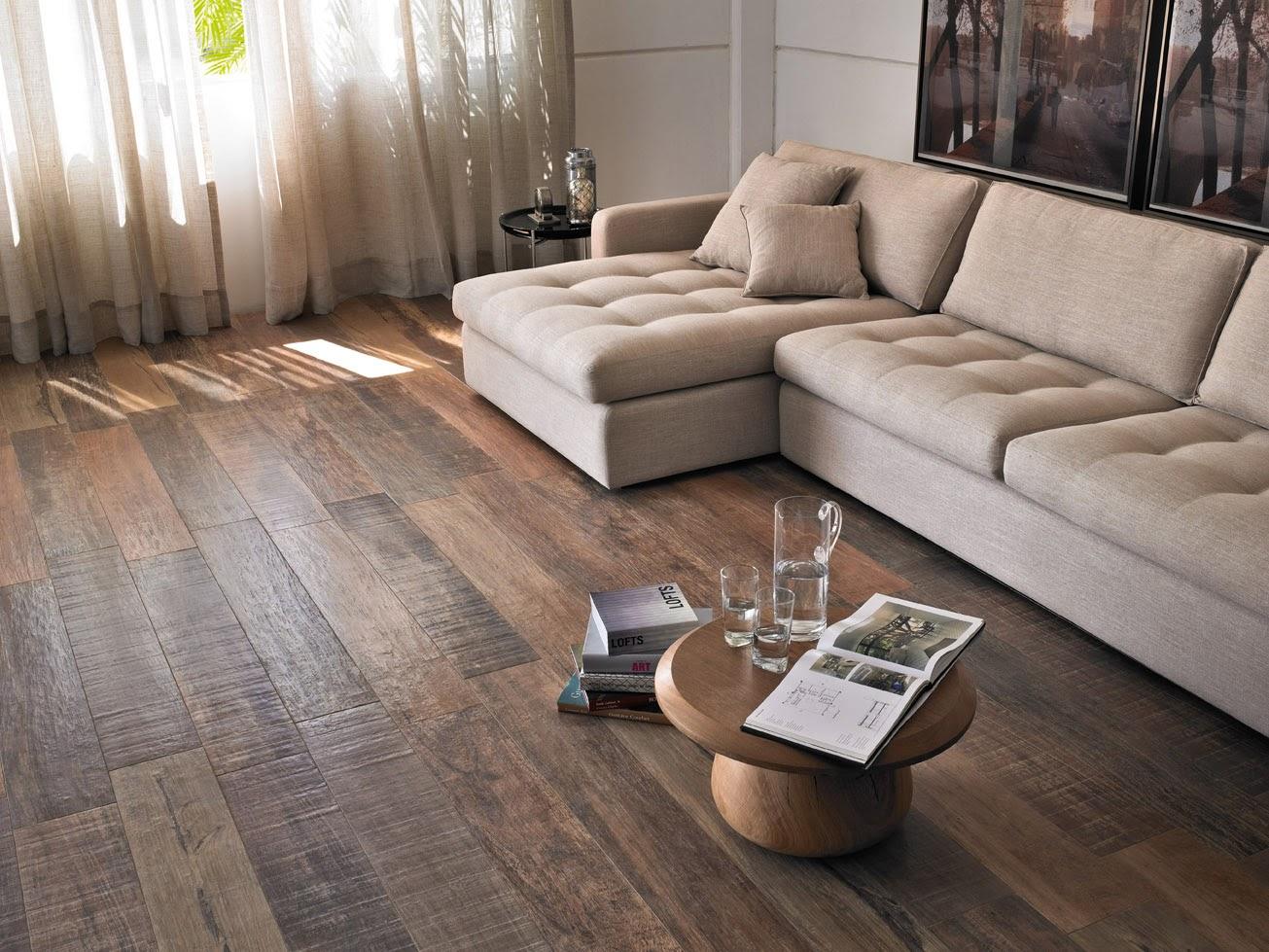 Pisos que Imitam Madeira: Dicas de Manutenção e Limpeza para Aumentar a Durabilidade