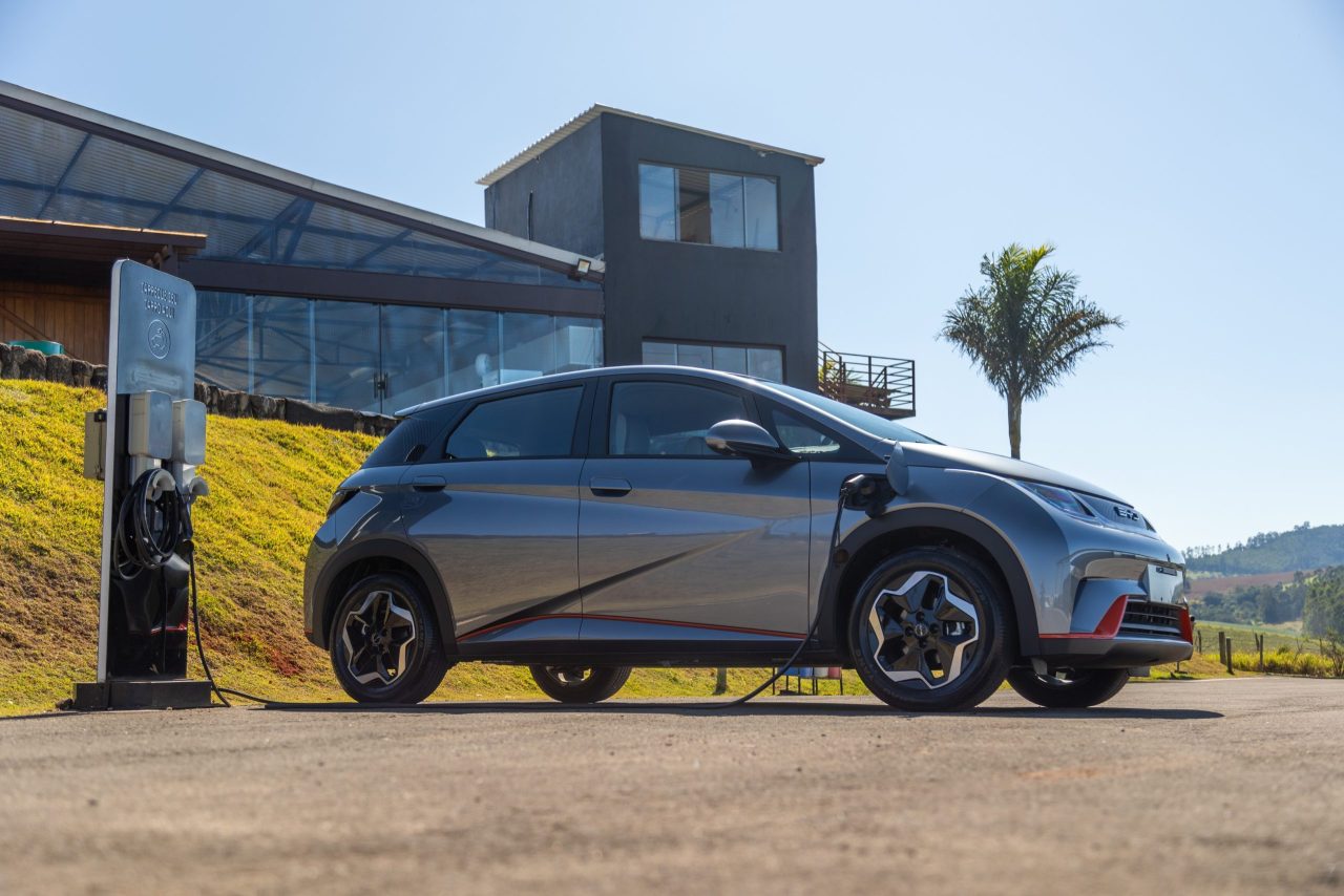 Manutenção de Carros Elétricos: Economia Real e Mitos Desvendados