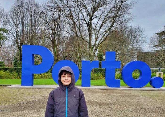 1. Roteiro de 7 dias em Portugal com crianças: O que não pode faltar!
2. Descubra os parques aquáticos mais divertidos do Algarve para a sua família.
3. Viagem de comboio em Portugal com crianças: Dicas e roteiros.
4. Planejando sua viagem para Portugal: Documentação e segurança para menores.
5. Portugal dos Pequenitos: Uma viagem no tempo para os pequenos exploradores.