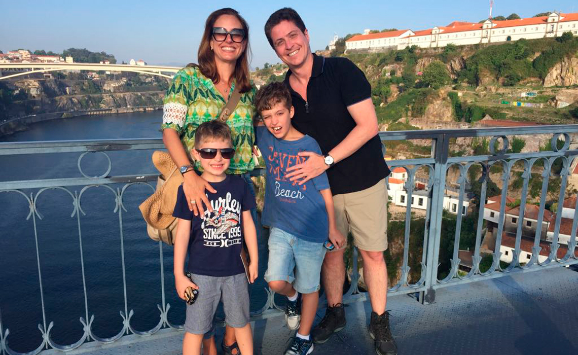 1. Roteiro de 7 dias em Portugal com crianças: O que não pode faltar!
2. Descubra os parques aquáticos mais divertidos do Algarve para a sua família.
3. Viagem de comboio em Portugal com crianças: Dicas e roteiros.
4. Planejando sua viagem para Portugal: Documentação e segurança para menores.
5. Portugal dos Pequenitos: Uma viagem no tempo para os pequenos exploradores.