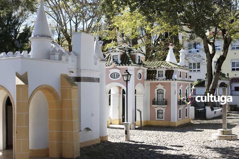 1. Roteiro de 7 dias em Portugal com crianças: O que não pode faltar!
2. Descubra os parques aquáticos mais divertidos do Algarve para a sua família.
3. Viagem de comboio em Portugal com crianças: Dicas e roteiros.
4. Planejando sua viagem para Portugal: Documentação e segurança para menores.
5. Portugal dos Pequenitos: Uma viagem no tempo para os pequenos exploradores.