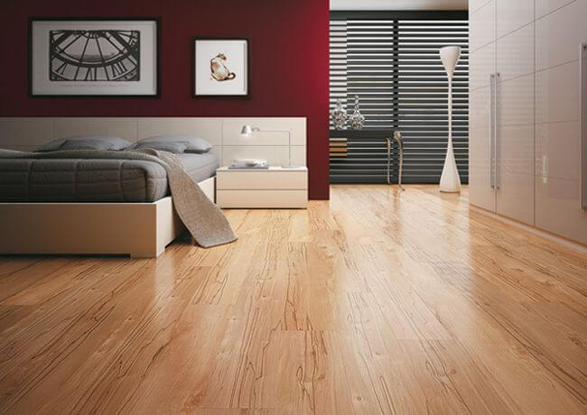 quarto com piso de porcelanato amadeirado