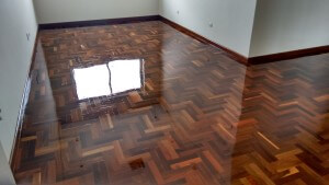 Guia Completo: Como Escolher o Acabamento Ideal para Seu Piso de Taco