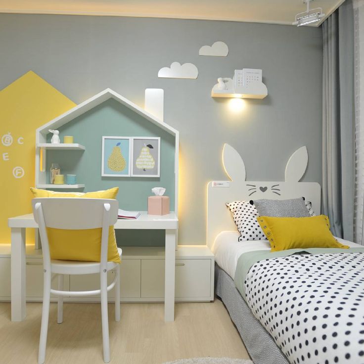quarto de bebê cinza e amarelo