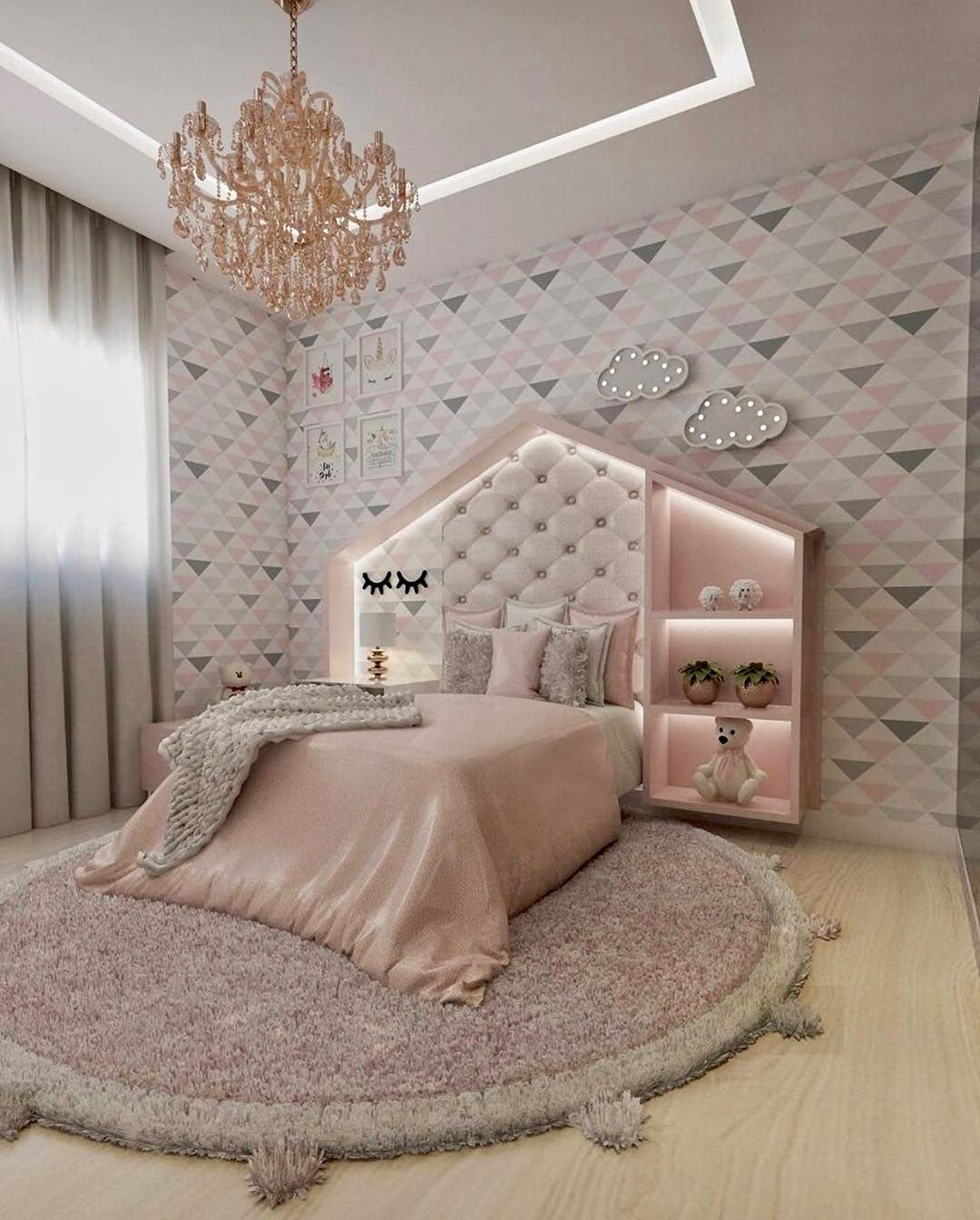 Penteadeira e Escrivaninha: Otimizando o Espaço no Quarto de Princesa