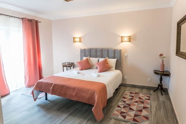 Papel de Parede Ripado: Inovação na Decoração de Quartos com Madeira