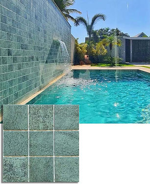 Pedras naturais vs. cerâmica: qual o melhor revestimento para sua piscina?