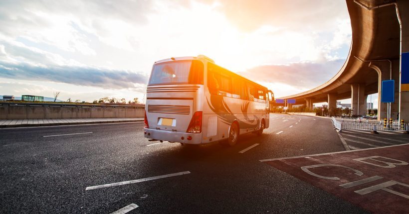Como encontrar passagens de ônibus baratas: comparadores e empresas low-cost