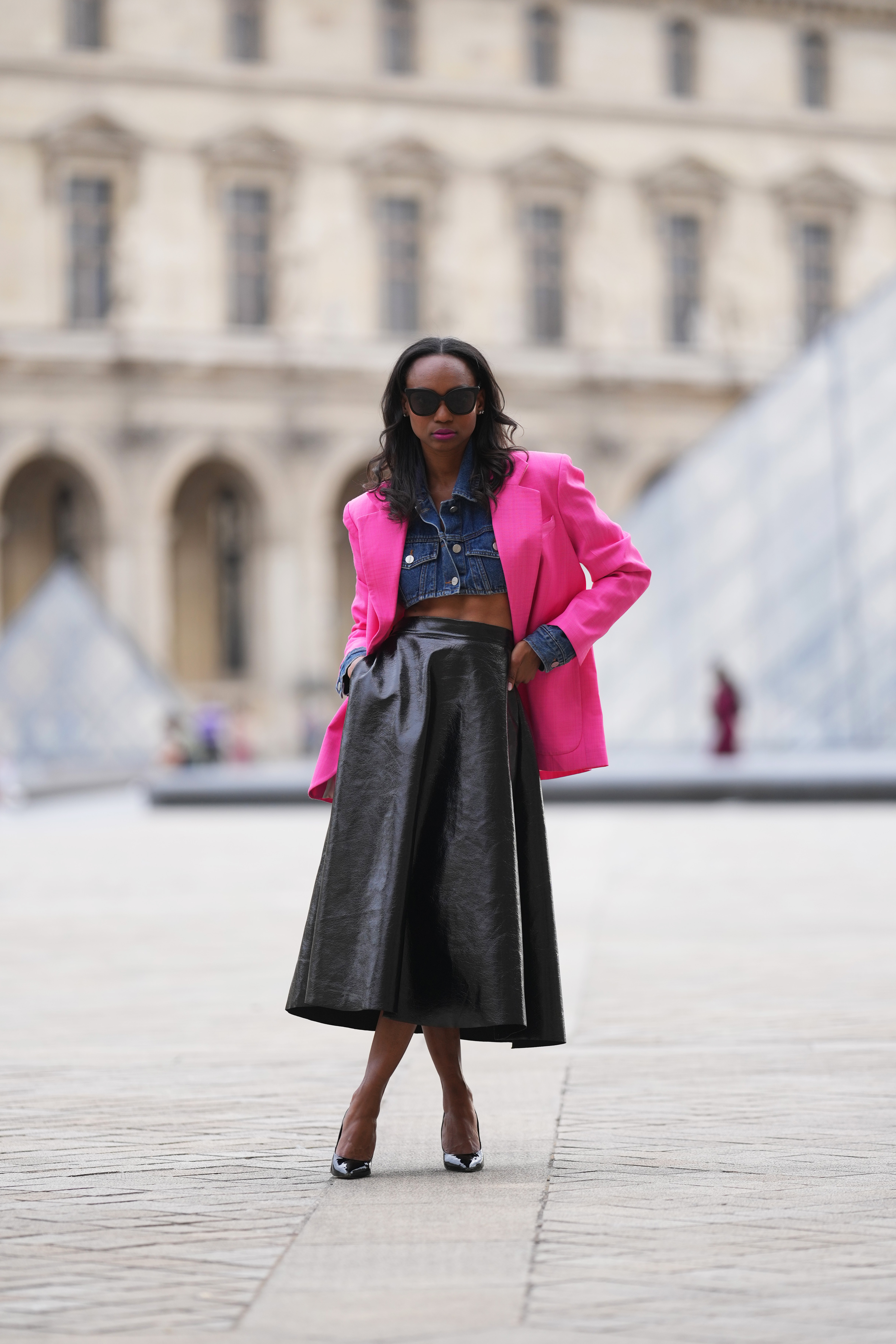 Guia Completo: Saia de Couro Midi para Todas as Ocasiões