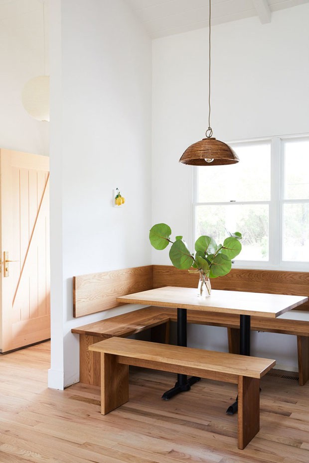 sala de jantar com banco