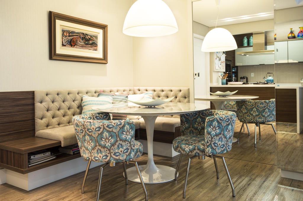 Mesa de jantar com banco: vantagens e desvantagens