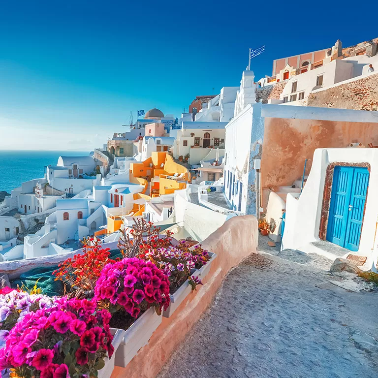 Como chegar em Santorini: Voos e Ferries para a ilha grega