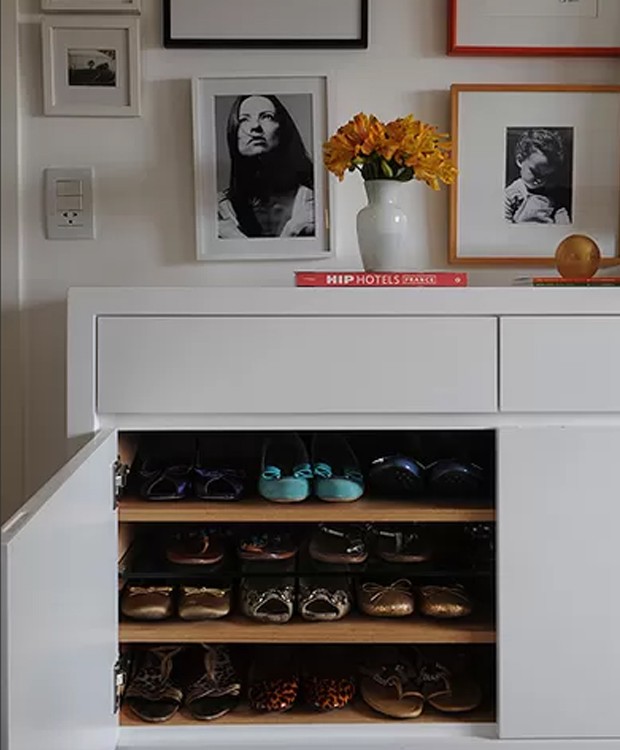 Sapateiras Verticais vs. Basculantes: Qual a Melhor para seu Espaço?