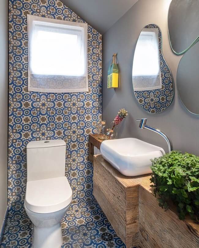 ladrilho hidráulico vs porcelanato no banheiro