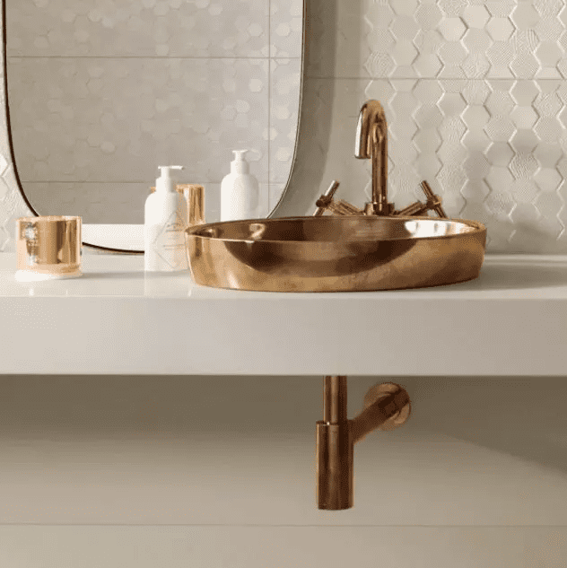 quanto custa decorar um banheiro com detalhes dourados