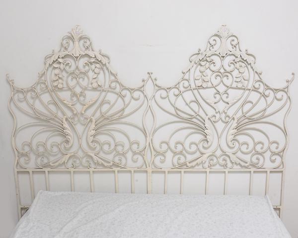 cabeceira de ferro vintage vs cabeceira de madeira