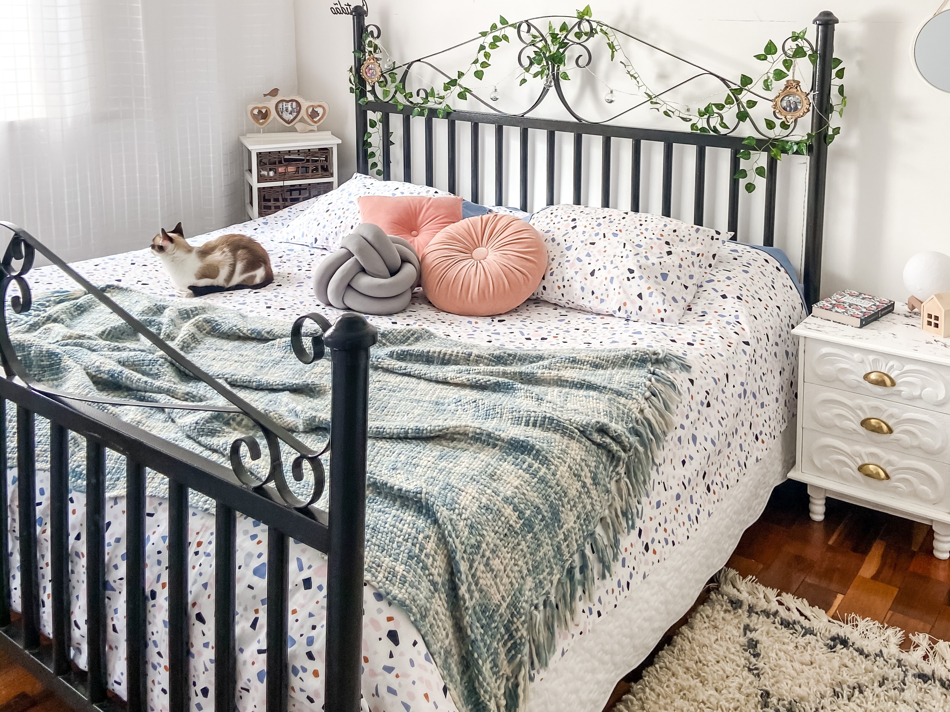 cabeceira de ferro vintage vs cabeceira de madeira