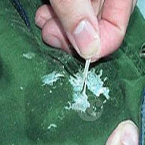 erros comuns ao tentar tirar chiclete da roupa