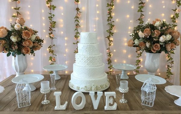 decoração de noivado rústico vs minimalista