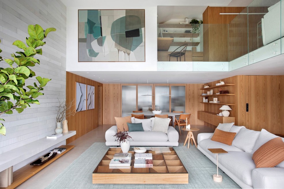 decoração de sala com pé direito duplo