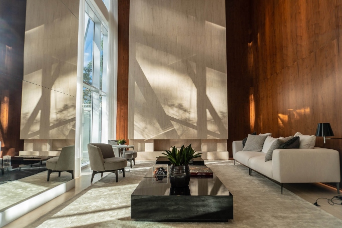 decoração de sala com pé direito duplo