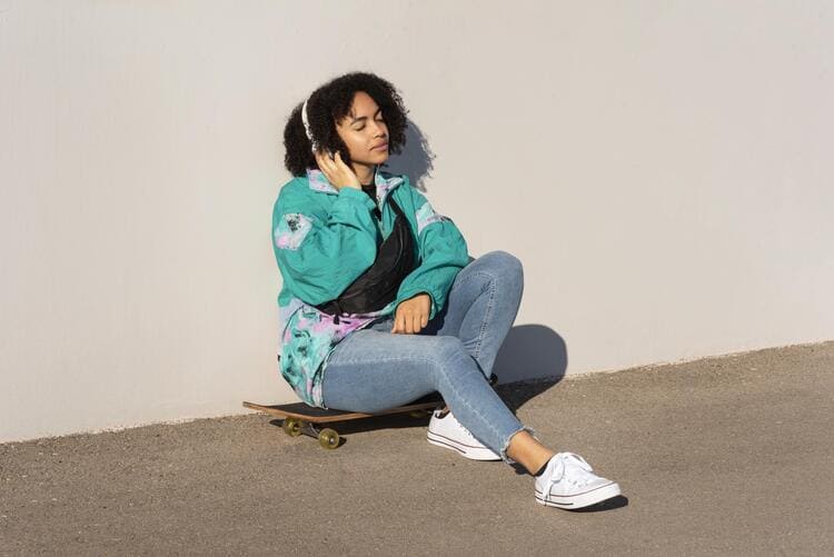 como usar calça cargo no estilo streetwear feminino