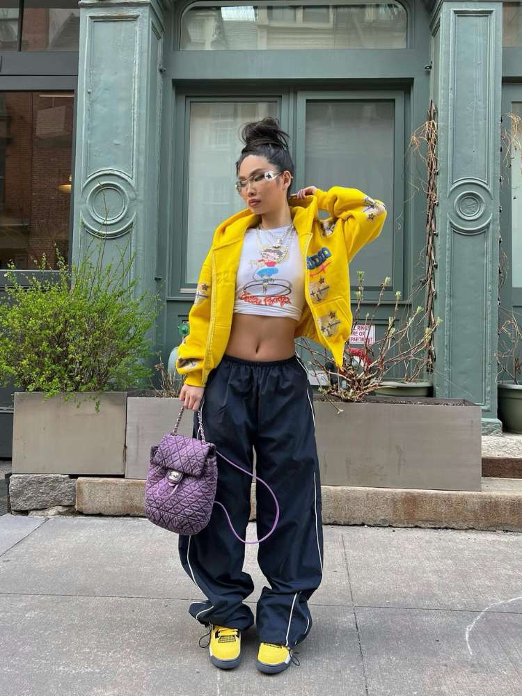 como usar calça cargo no estilo streetwear feminino