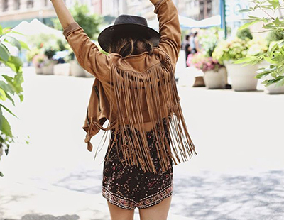 inspiração looks com bota de franja para festival