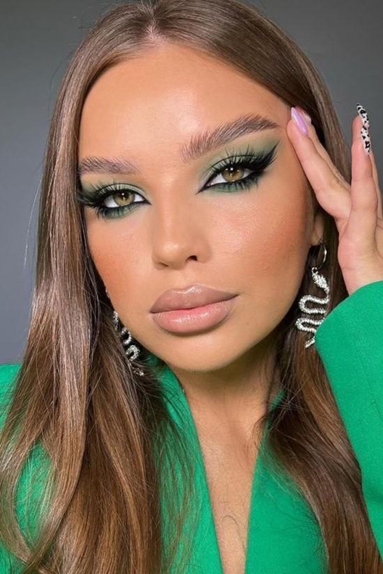 quanto custa maquiagem profissional para olhos verdes