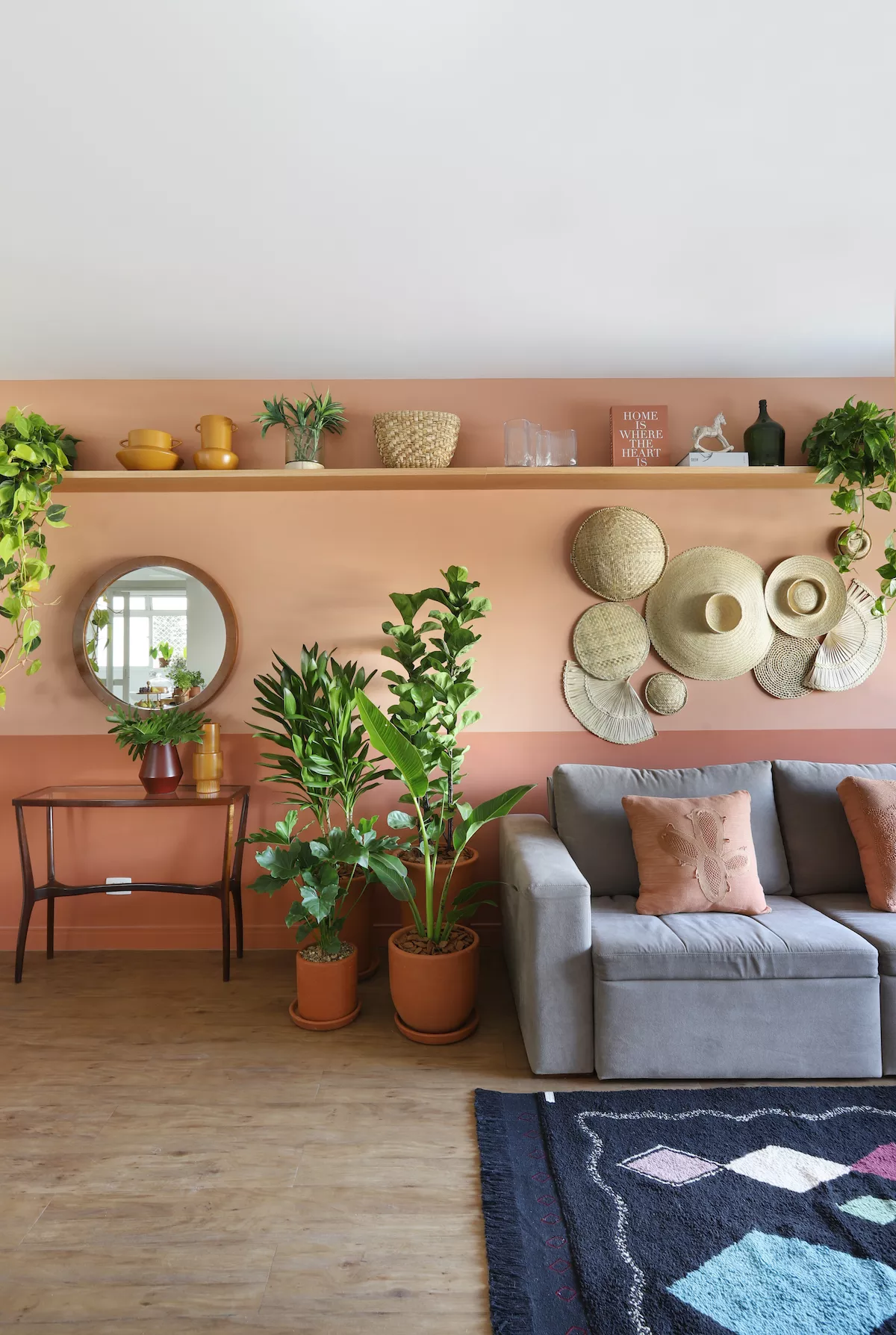 meia parede pintada vs parede inteira quarto