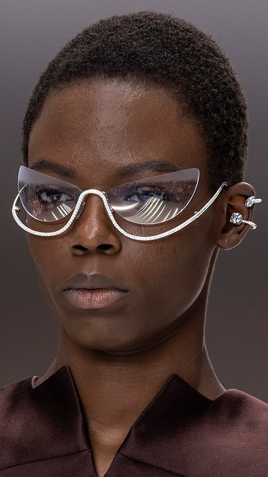 óculos de grau vs. lentes de contato qual a melhor opção para moda