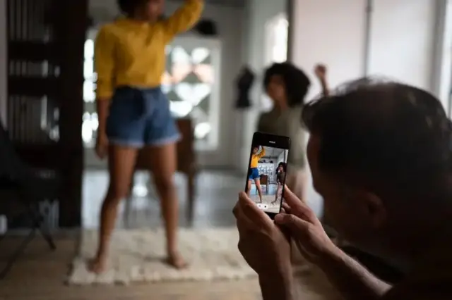 exemplos de adultização na moda infantil