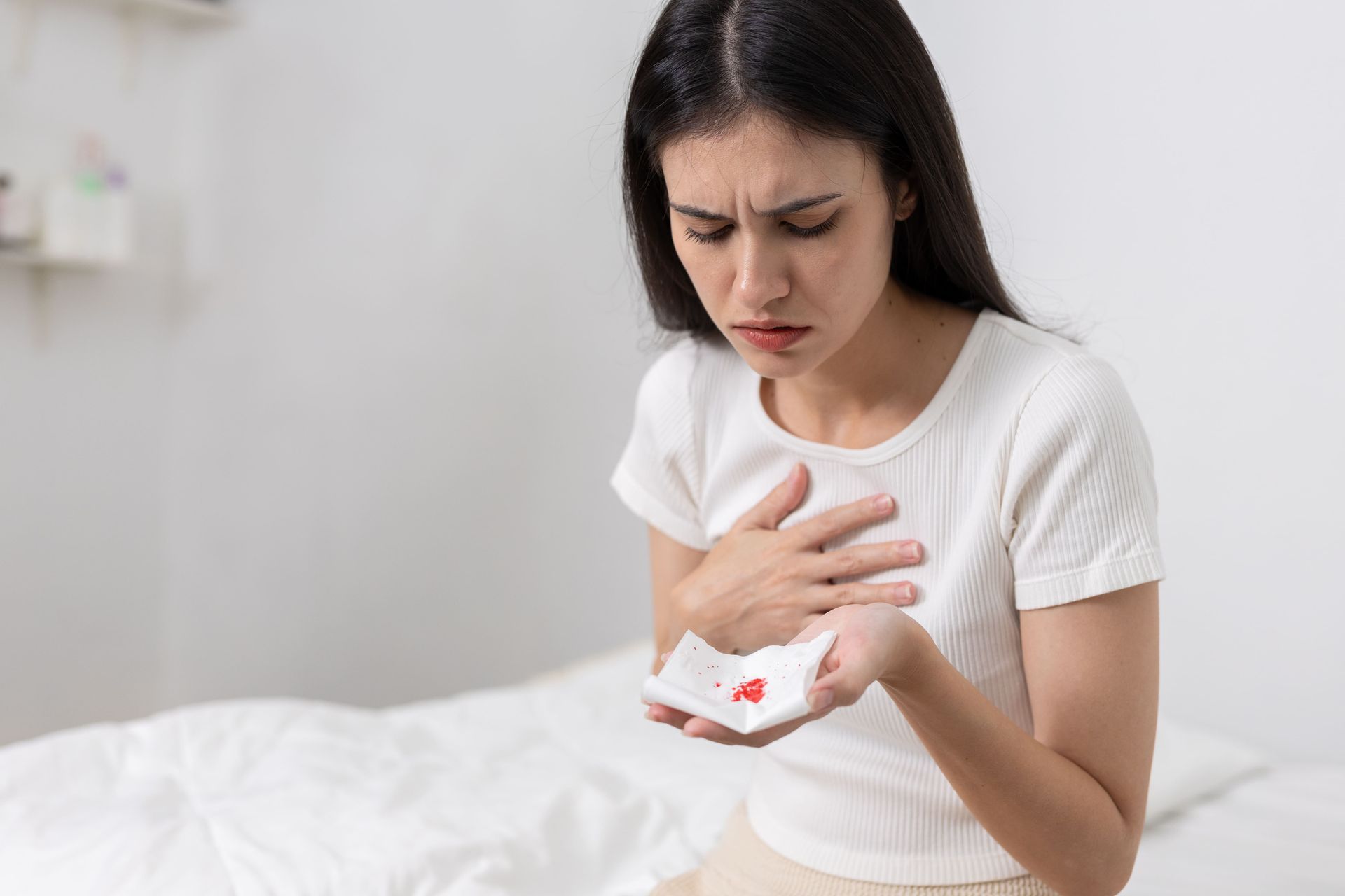 sintomas de tosse com sangue e o que fazer