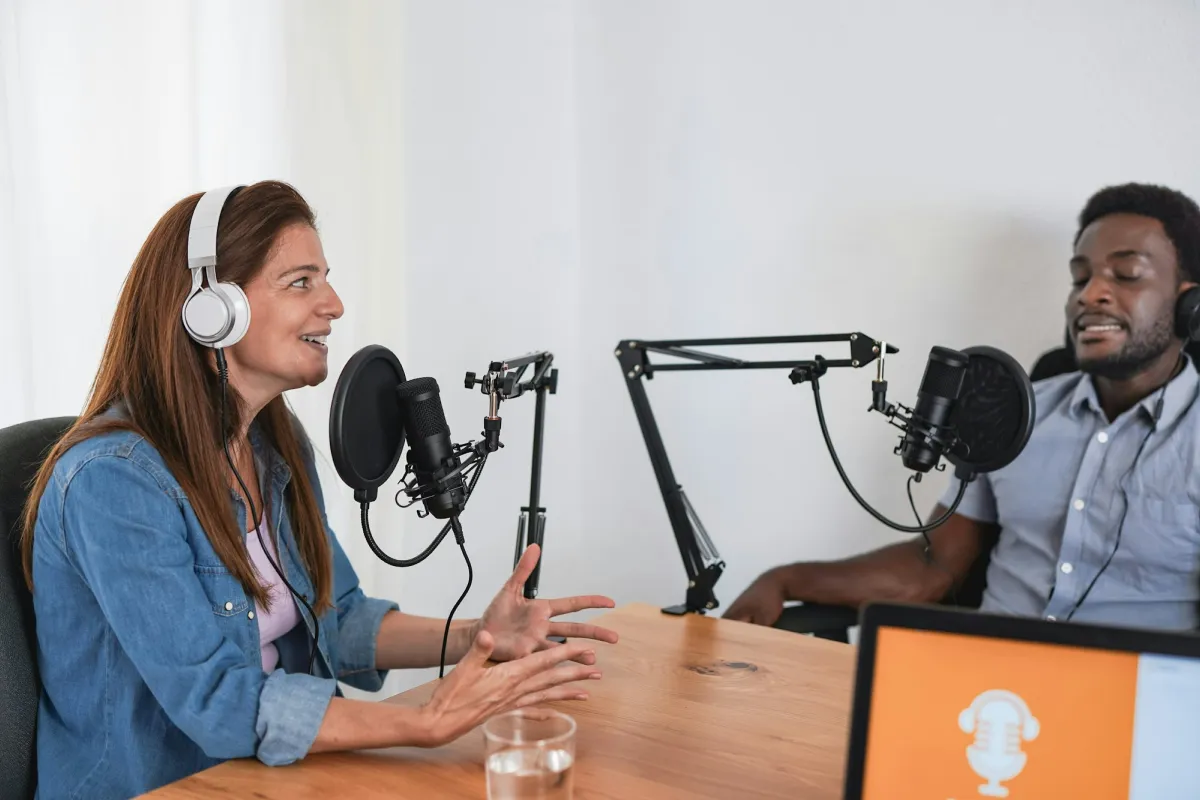 melhores podcasts de desenvolvimento pessoal para ouvir