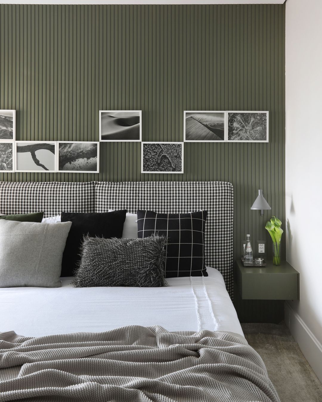 erros comuns ao decorar parede de destaque quarto